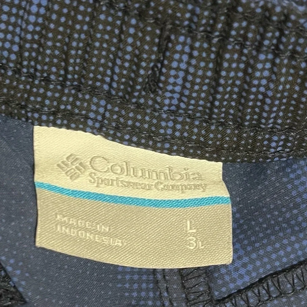 Women’s Columbia two tone blue colored shorts Large